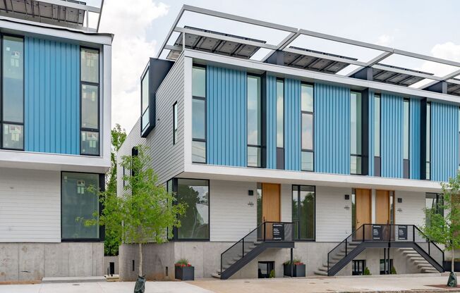 Beautiful 3BD, 3.5BA Downtown Raleigh Townhome with an Additional Bonus Room, Walkable to Premier Shopping & Dining