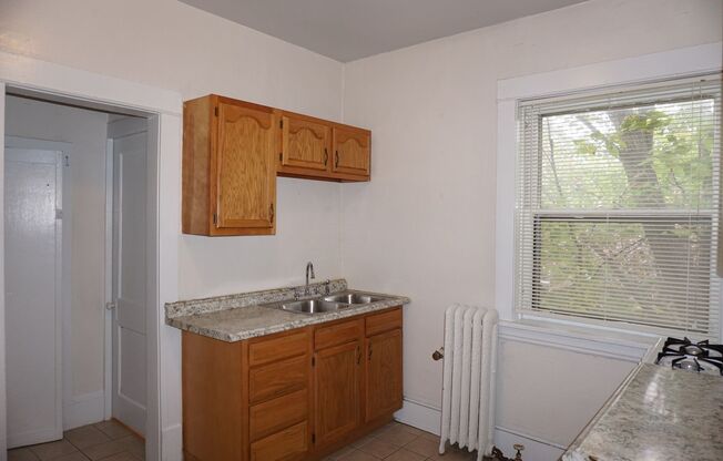 Studio, 1 bath, 360 sqft, $750, Unit 10