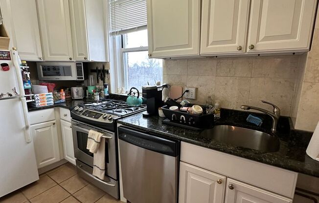 2 beds, 1 bath, 750 sqft, $3,200, Unit 23