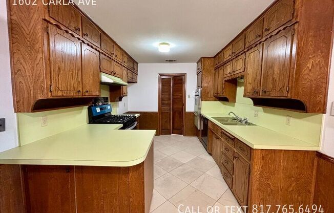 1602 CARLA AVE