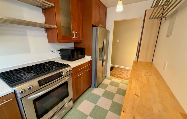 Stunning 1-bed/1-bath condo in Bethesda Parkside community