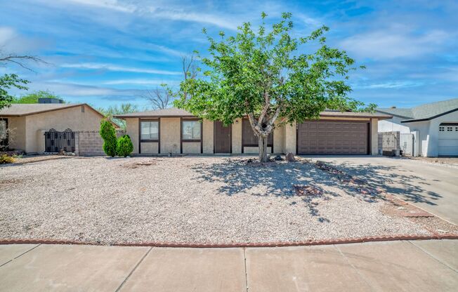 *NO HOA* CHARMING MOVE-IN READY ONE-STORY 3-BEDROOM HOME IN HENDERSON!