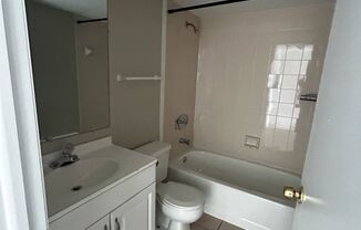 2 beds, 2 baths, 860 sqft, $1,350, Unit 4009 SE 11th Ave #105