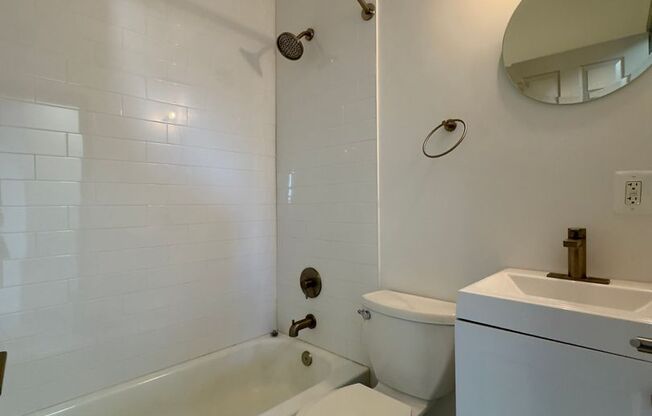 2 beds, 1 bath, $895, Unit 3B
