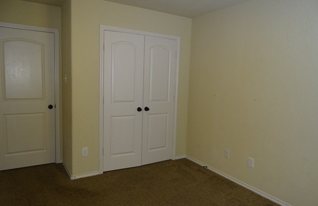 3 beds, 2.5 baths, $1,695