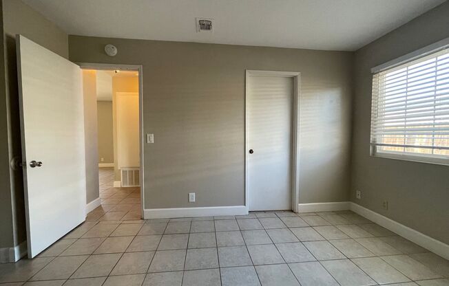 2 beds, 1 bath, $2,500