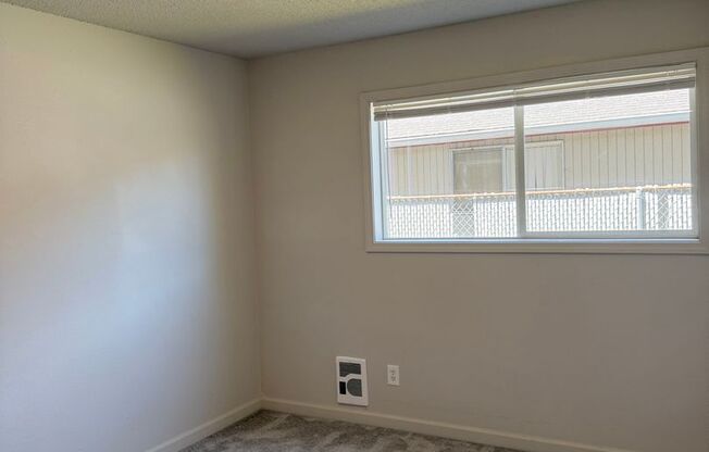 2 beds, 1 bath, 839 sqft, $1,395, Unit 34