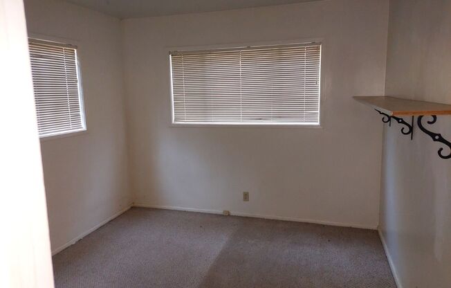 2 beds, 1 bath, 700 sqft, $1,650, Unit A