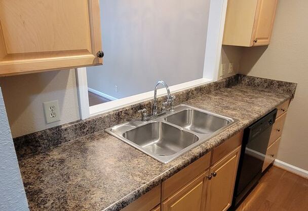 2 Bed, 1.5 bath Townhome Available in Downtown Greenville