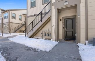 2 beds, 2 baths, $2,300, Unit Unit 103