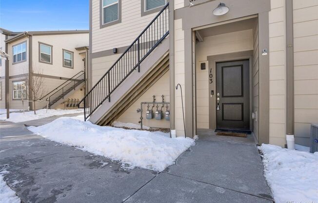 Gorgeous ground level condo with detached garage in Highlands Ranch