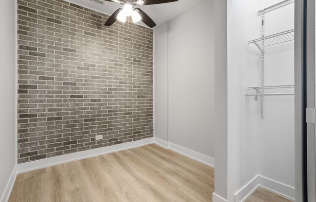 3 beds, 1 bath, 670 sqft, $1,995, Unit 1552.5-3H