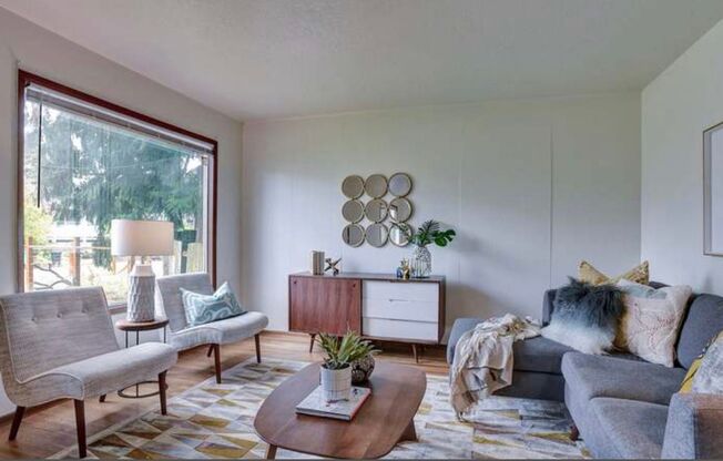Adorable Woodstock 3 bedroom available for long term lease July 1st!
