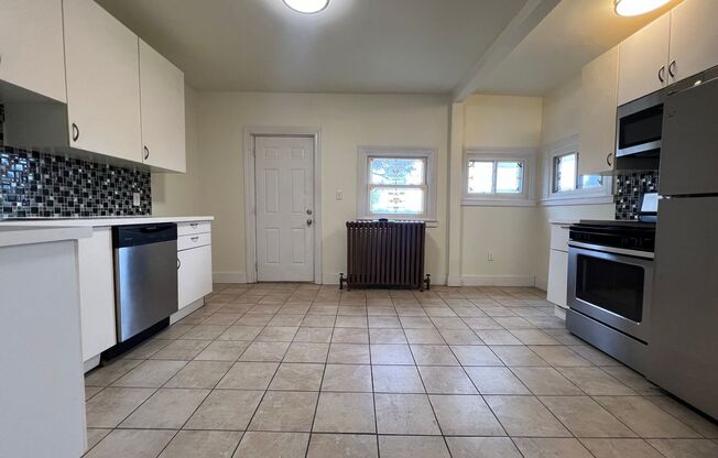 3 beds, 1 bath, $1,495