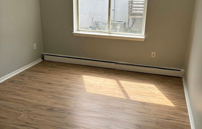 2 beds, 1 bath, 750 sqft, $1,425, Unit A5