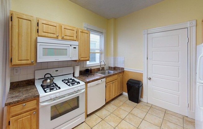 4 beds, 1 bath, $3,800, Unit 3