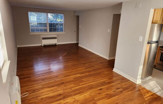 2 beds, 1 bath, 897 sqft, $2,275, Unit F-13