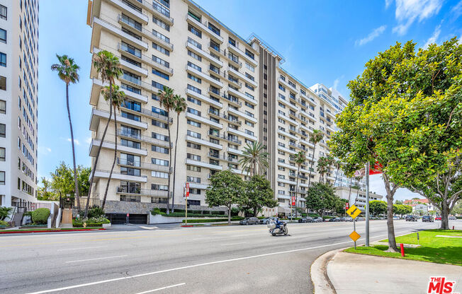 2 beds, 2 baths, 1,352 sqft, $5,100, Unit 1014