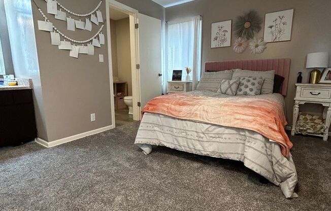 2 beds, 1.5 baths, 680 sqft, $949, Unit 8534