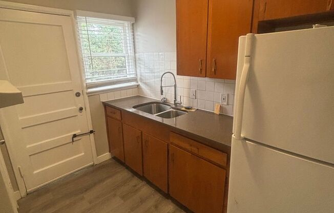 1 bed, 1 bath, 600 sqft, $1,325