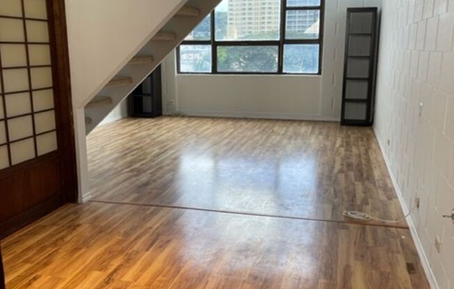 Move in Ready! Spacious 2/1 in town!