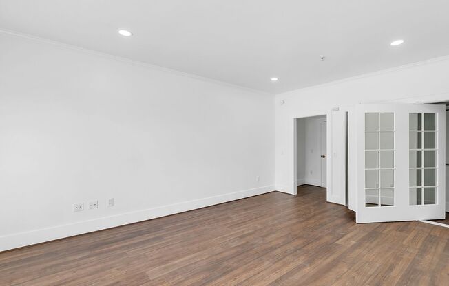 Studio, 1 bath, 375 sqft, $1,650, Unit 114