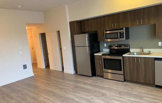 Studio, 1 bath, 430 sqft, $1,400, Unit 323