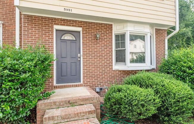 Charming 3 bedroom, 2.5 bathroom Townhouse in Raleigh.