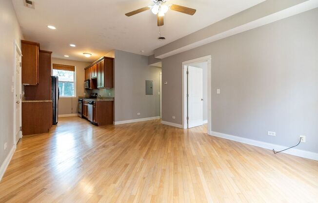 Available 9/1 - Bright 2-bed 1-Bath condo - Rodgers Park!