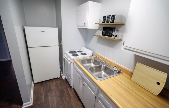 1 bed, 1 bath, $695, Unit Upper Town A9