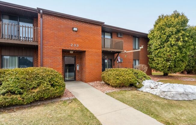 2 beds, 1 bath, 830 sqft, $1,099, Unit 209-06