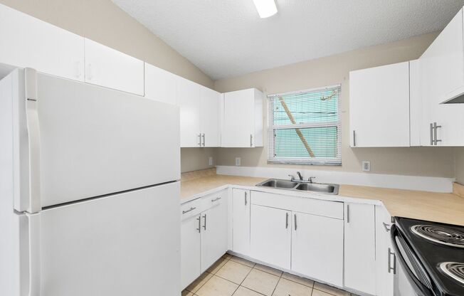 Cute 3/2 home with garage