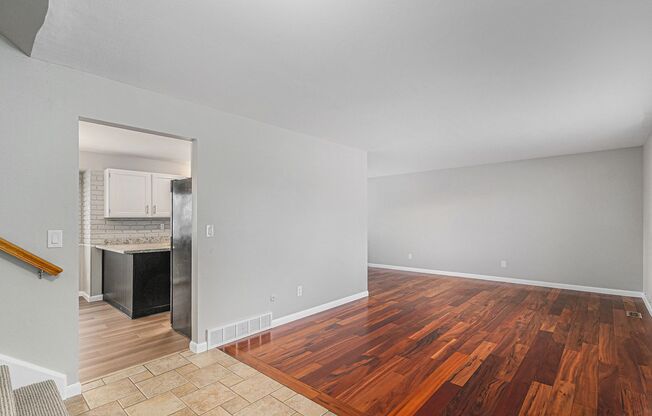 3 bedroom 2.5 bathroom in Heather Ridge!