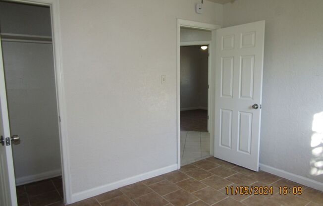 3 beds, 1 bath, $850