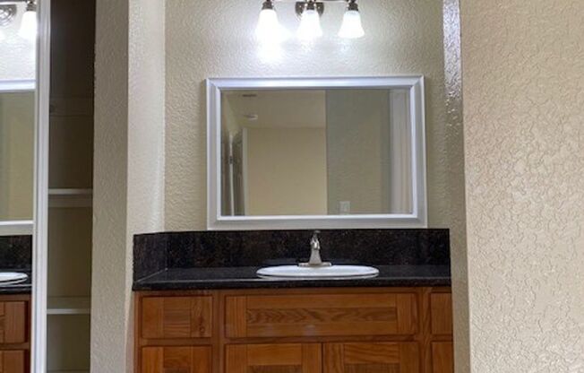 2 beds, 2 baths, 900 sqft, $2,015, Unit 156