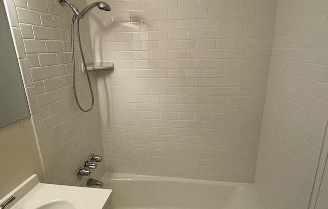 1 bed, 1 bath, 580 sqft, $1,595, Unit 10G