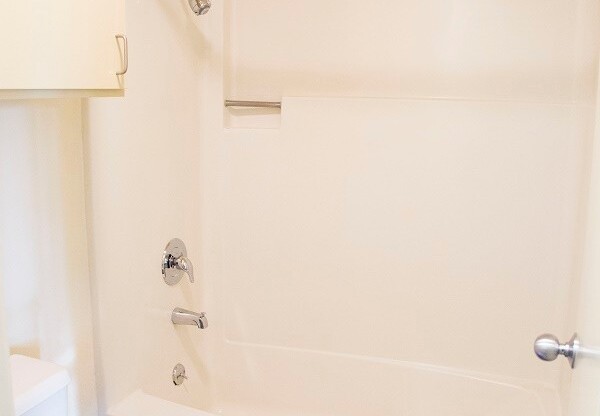 2 beds, 1 bath, 840 sqft, $1,564, Unit 0162