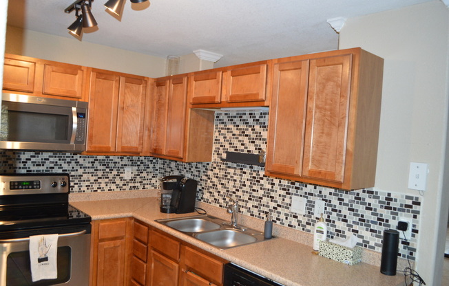 2 beds, 2 baths, $1,495, Unit 2002