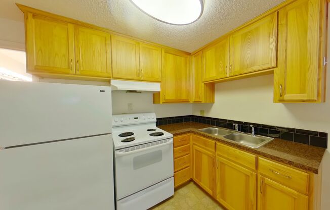 1 bed, 1 bath, $1,100, Unit 8