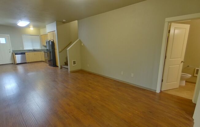 2 beds, 1.5 baths, $1,700, Unit 4