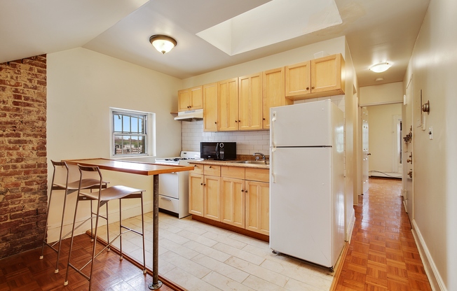 306 LAFAYETTE AVE