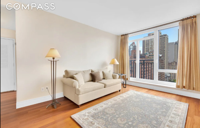 45 AVE 1205