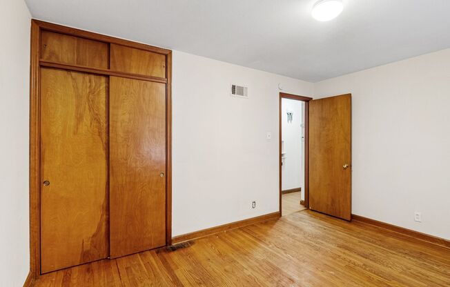 3 beds, 1 bath, $1,250