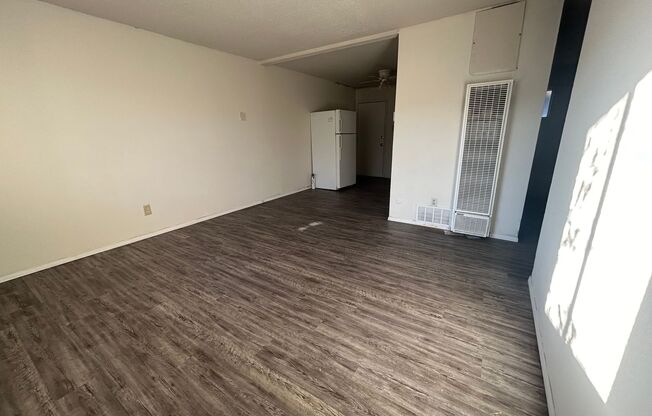 2 beds, 1 bath, 800 sqft, $975, Unit Unit 2