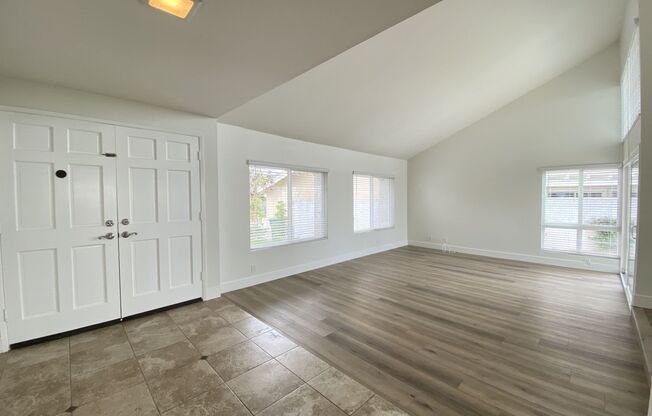 Spacious Home in La Costa with Nice View!!