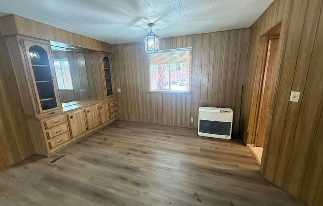 On a Cul de sac, SE Spacious 2 Bdrm, 2 Bath Mobile home w/Luxury Vinyl Floors Throughout,  Oversized Dbl Garage