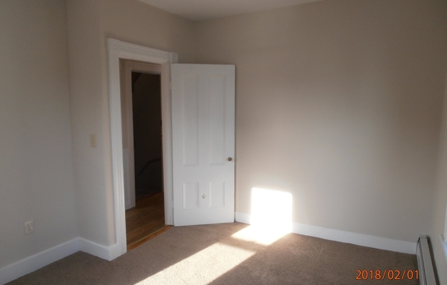 2 beds, 1 bath, 700 sqft, $2,500, Unit 2R