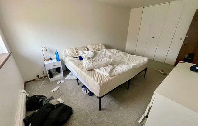 2 beds, 1 bath, $1,295, Unit 201