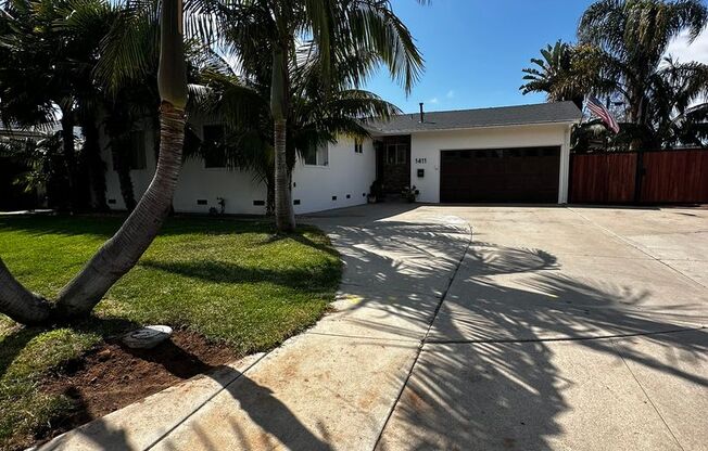 Gorgeous 3-Bedroom 2 bath Home with Pool AND close to the beach!