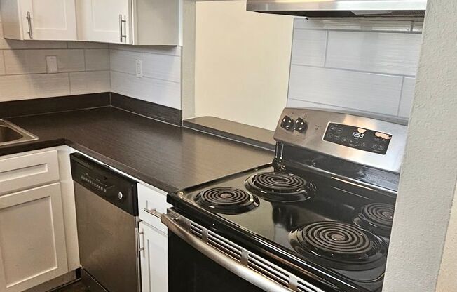 1 bed, 1 bath, 653 sqft, $1,355